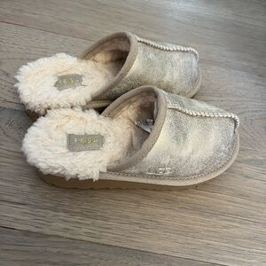 UGG slippers size 10 toddler